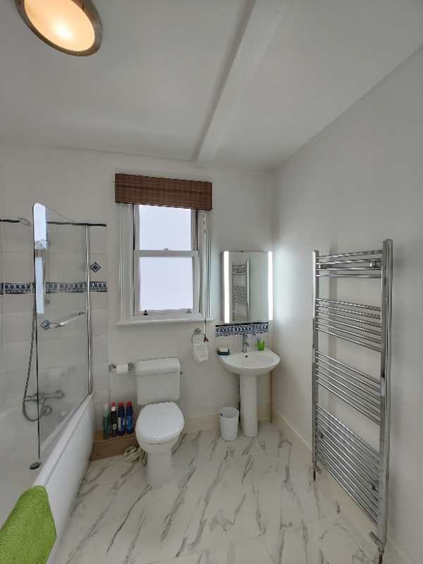 Room Woodstock Road in Greater London