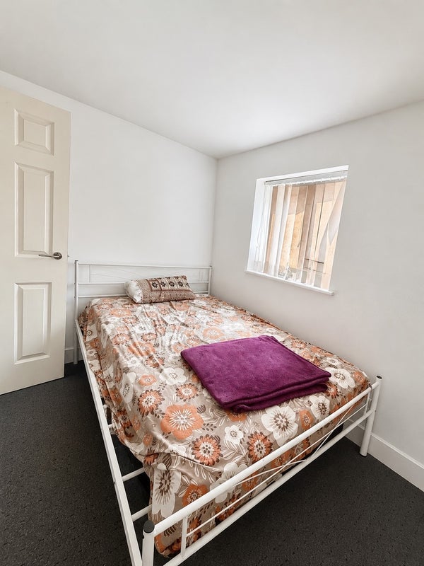 Room Mayfield Road in Manchester