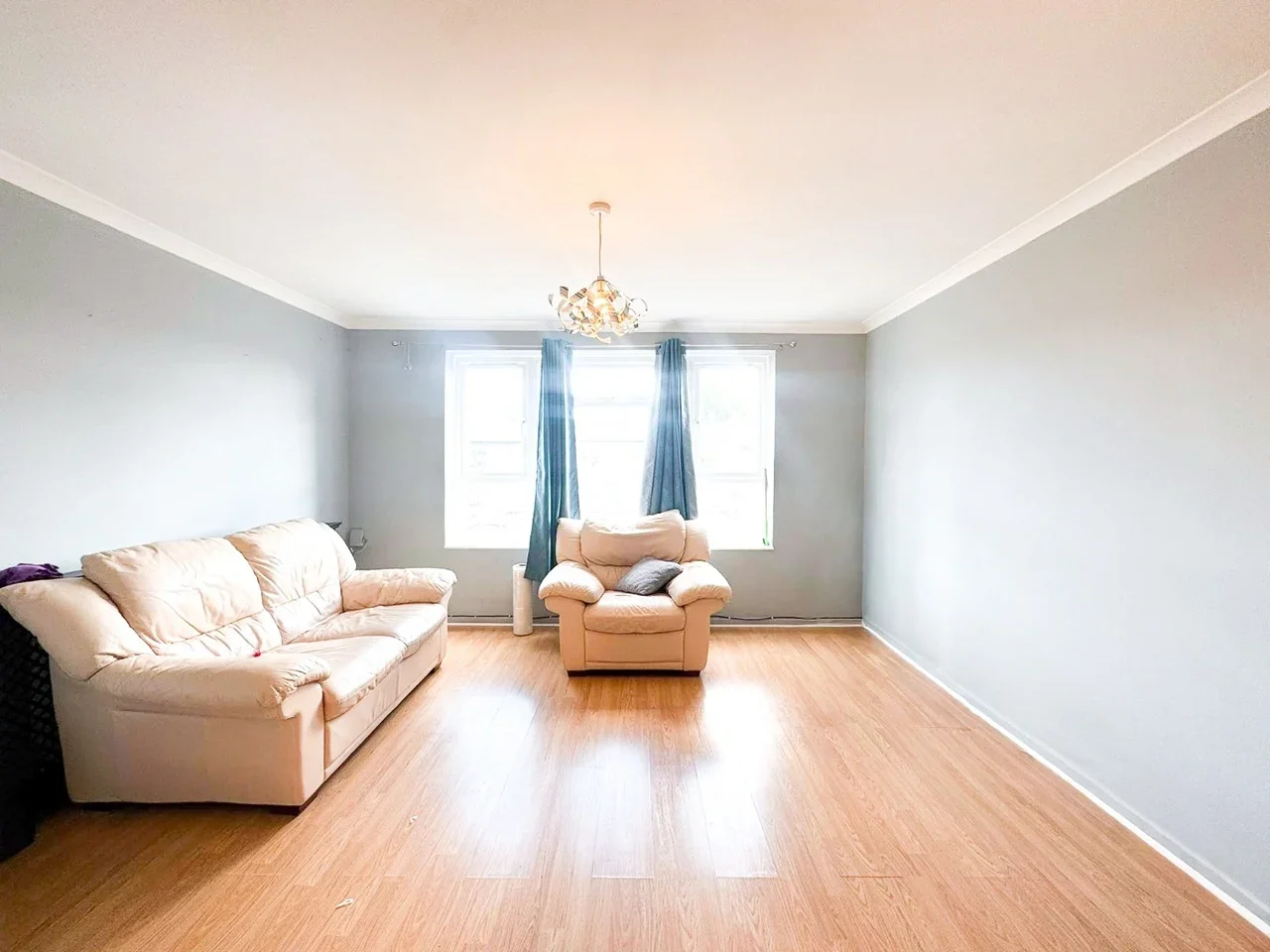 Flat Longcroft Drive in Waltham Cross