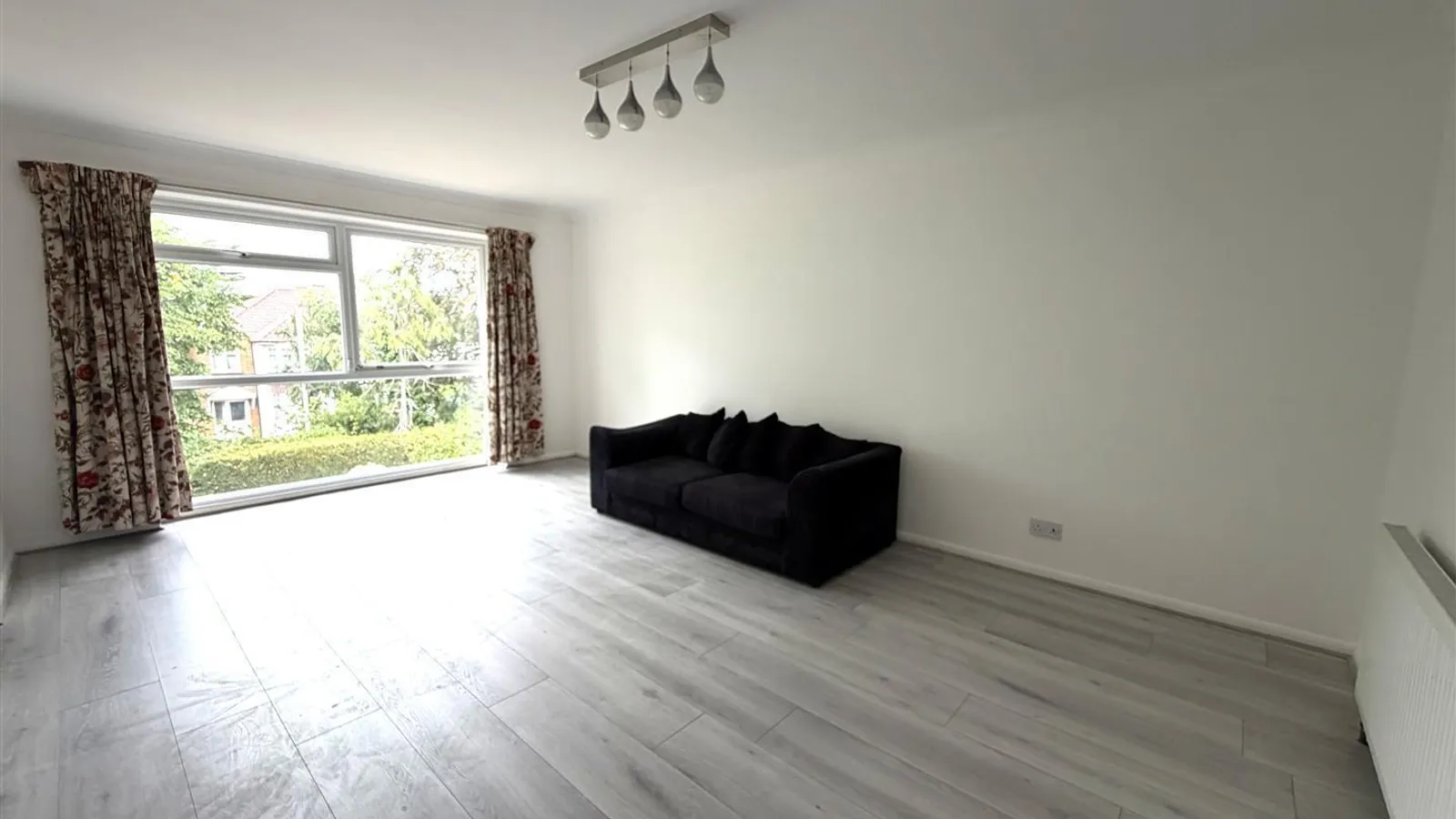 Flat Fairfield Road in Greater London