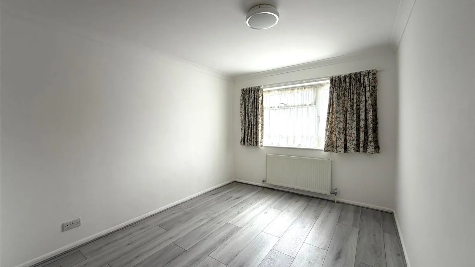 Flat Fairfield Road in Greater London