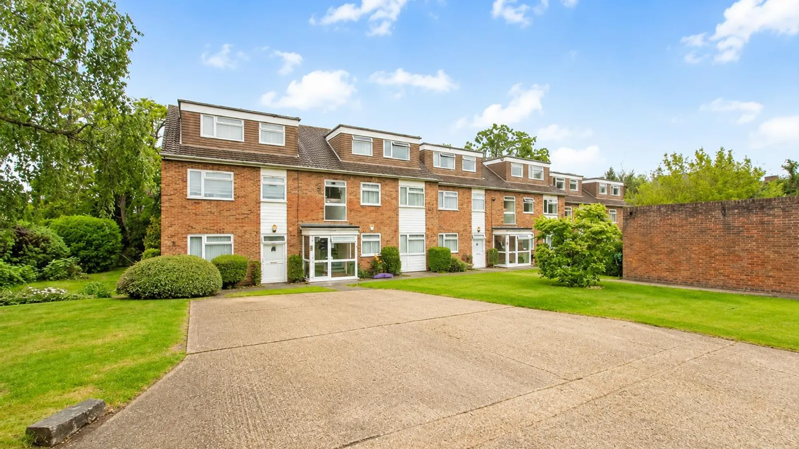 Flat Fairfield Road in Greater London