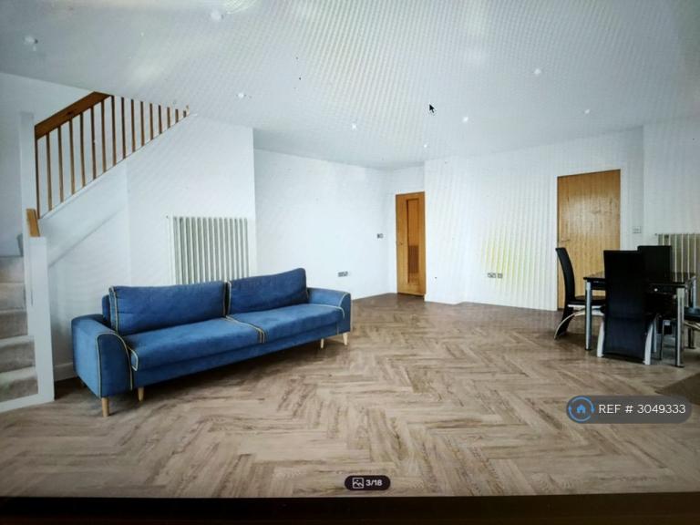 Flat Hanover Avenue in Greater London