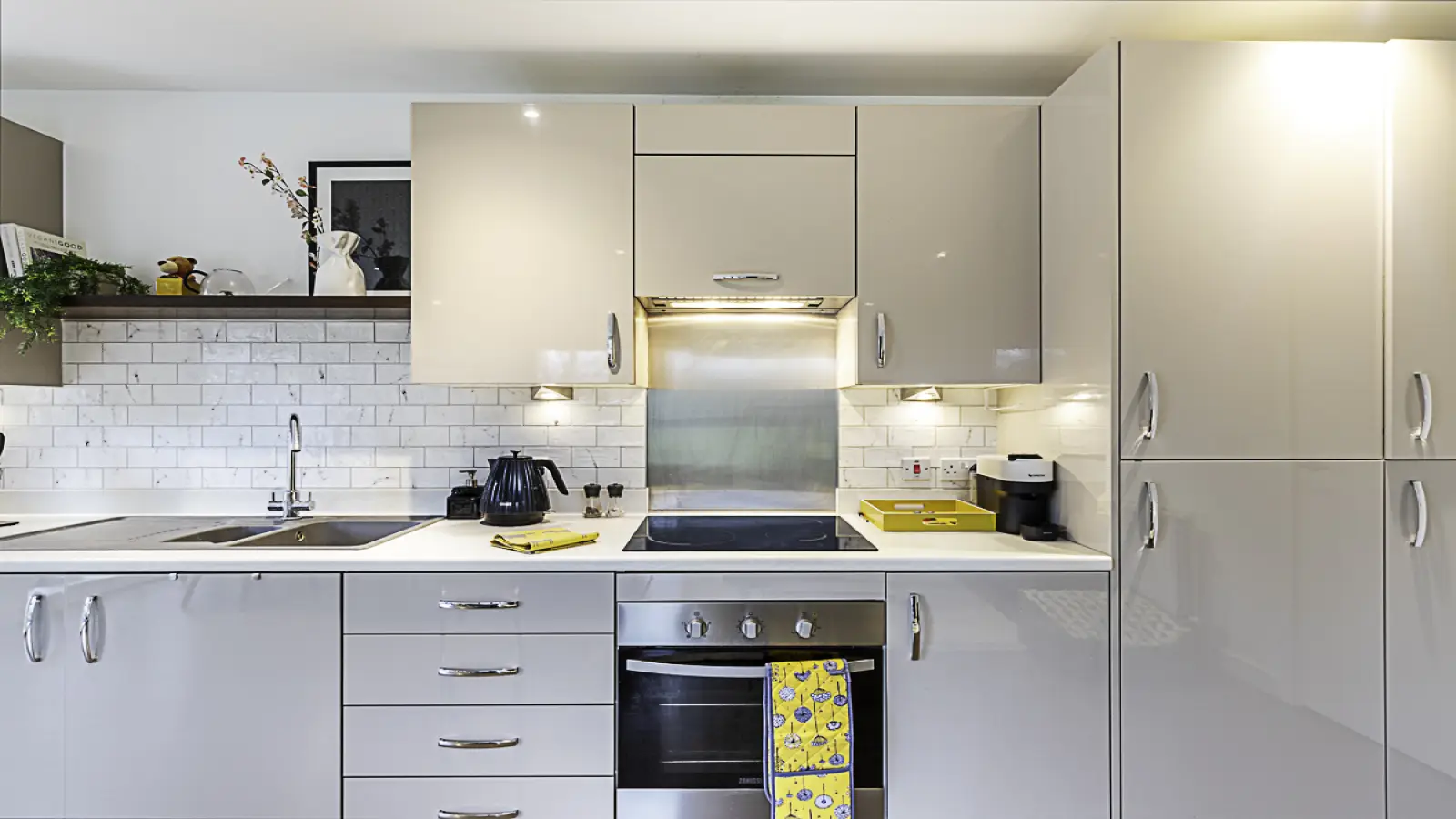 Flat Hackney Road in Greater London