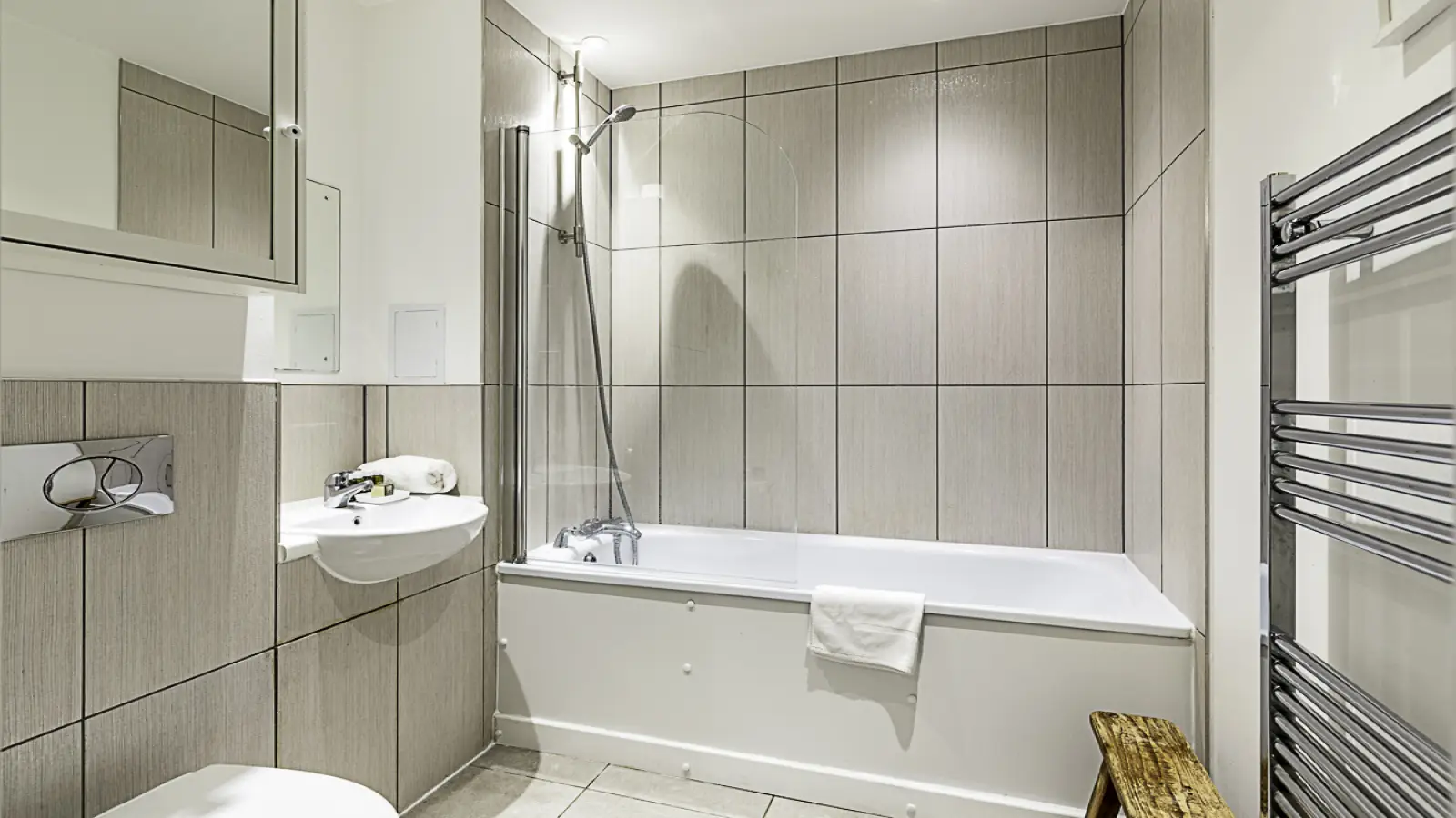 Flat Hackney Road in Greater London