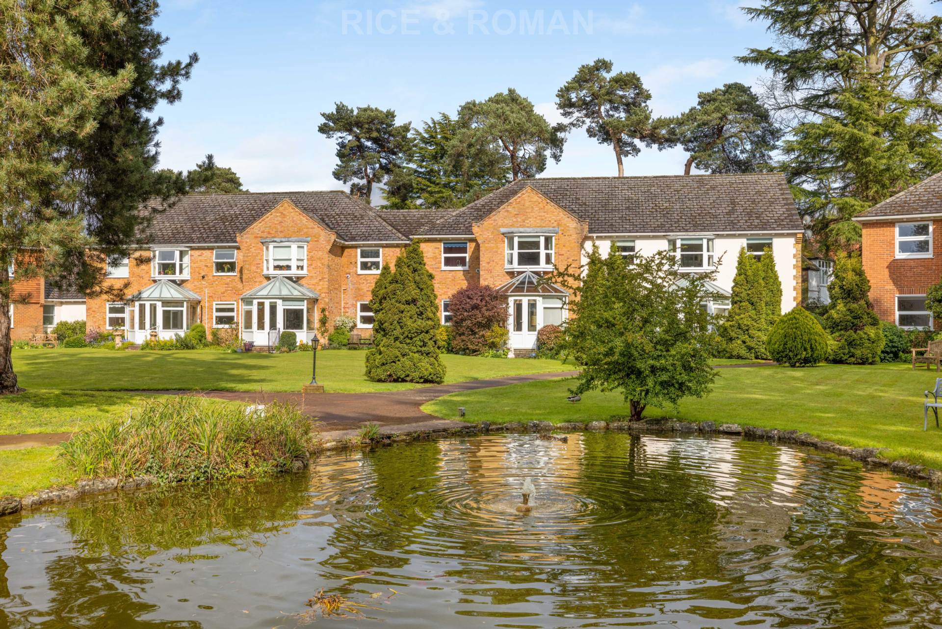 Flat Hall Place Drive in Elmbridge