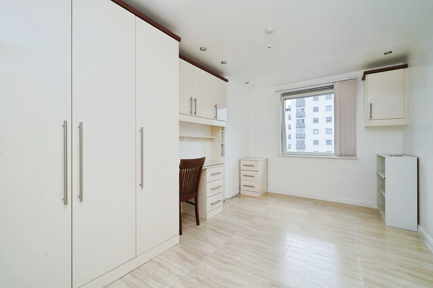 Flat Prince Regent Road in Greater London
