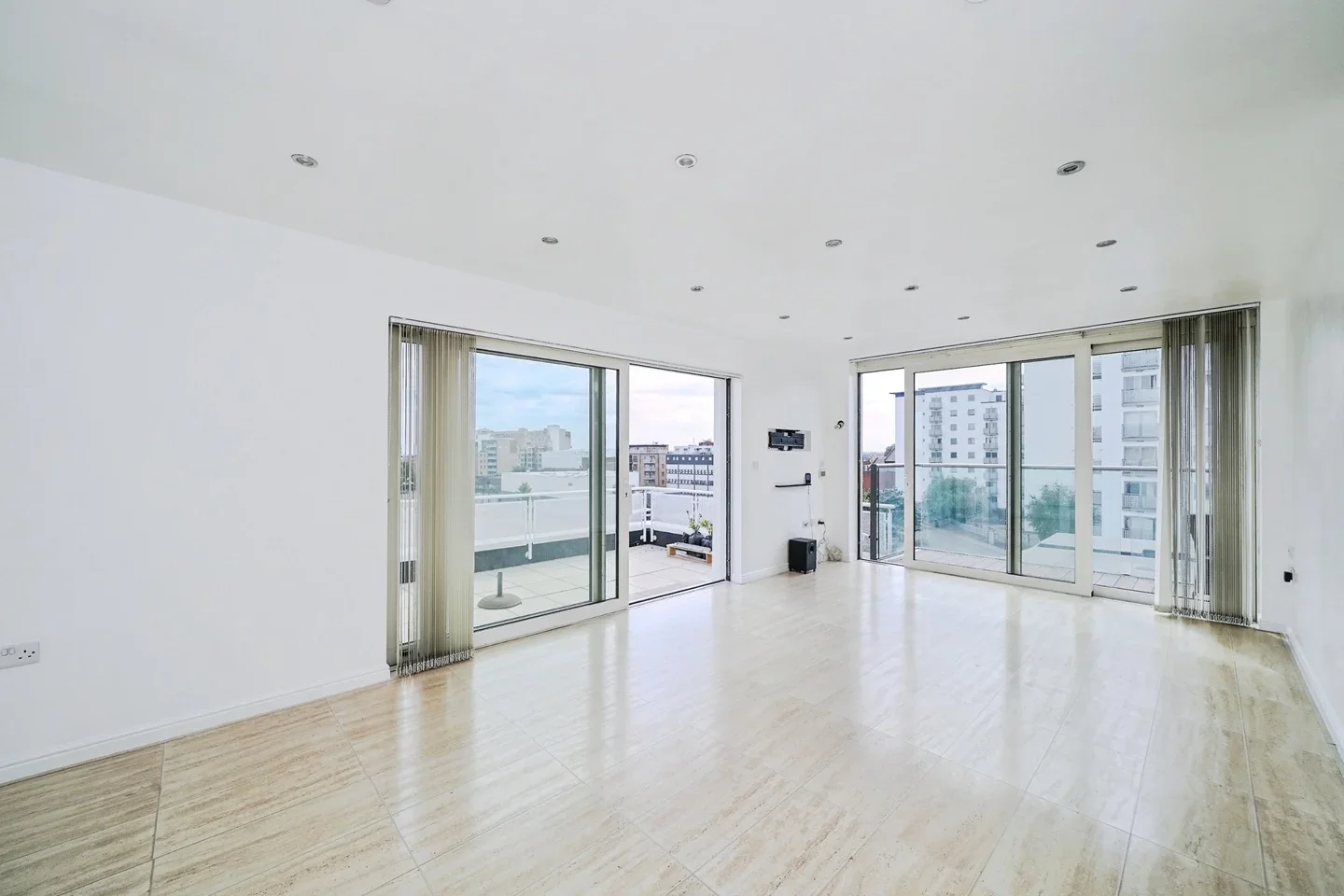Flat Prince Regent Road in Greater London