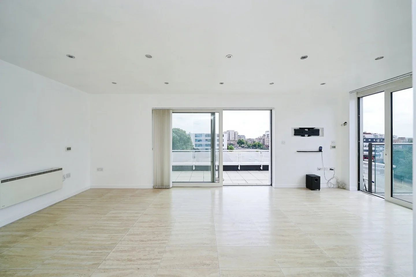 Flat Prince Regent Road in Greater London
