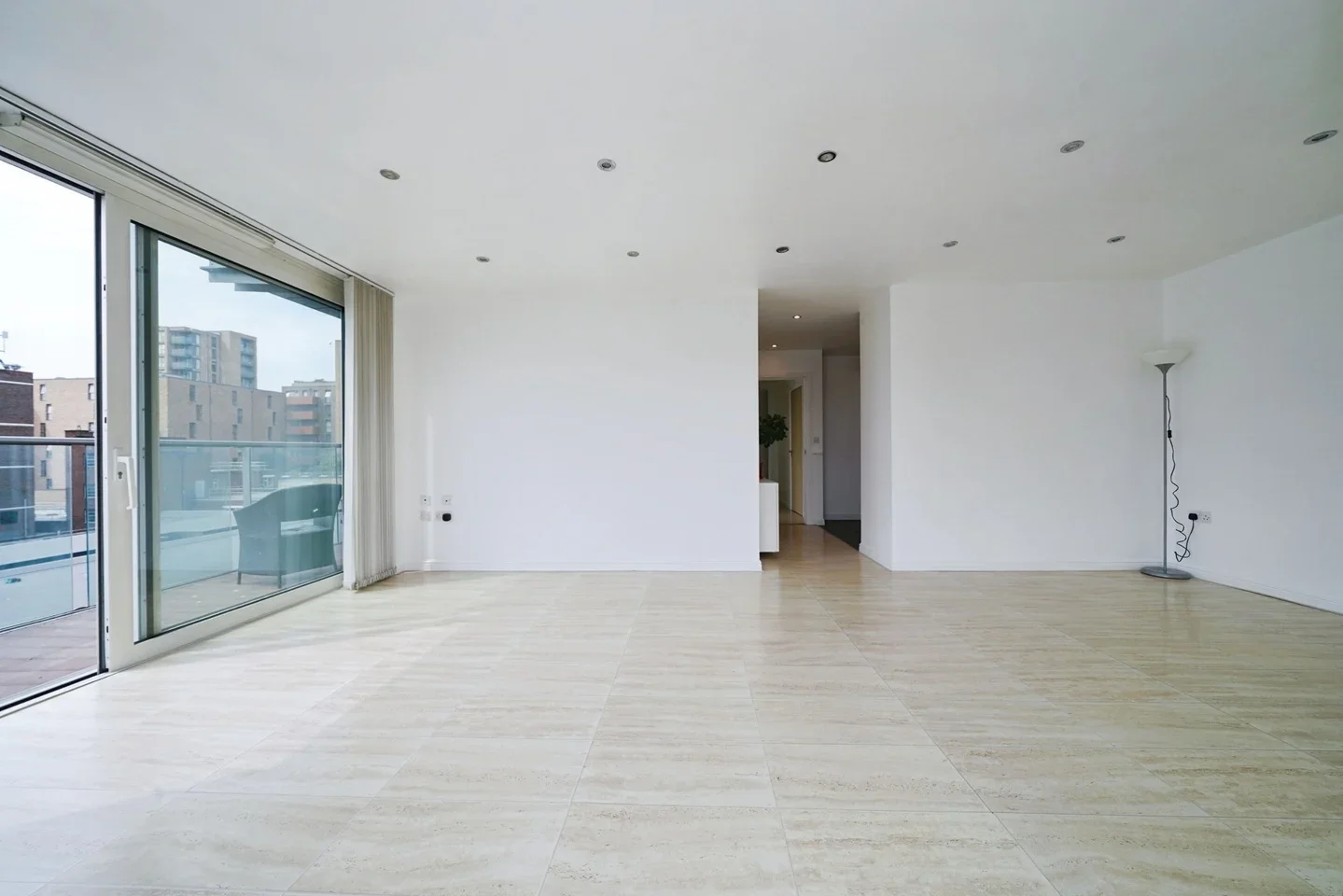 Flat Prince Regent Road in Greater London