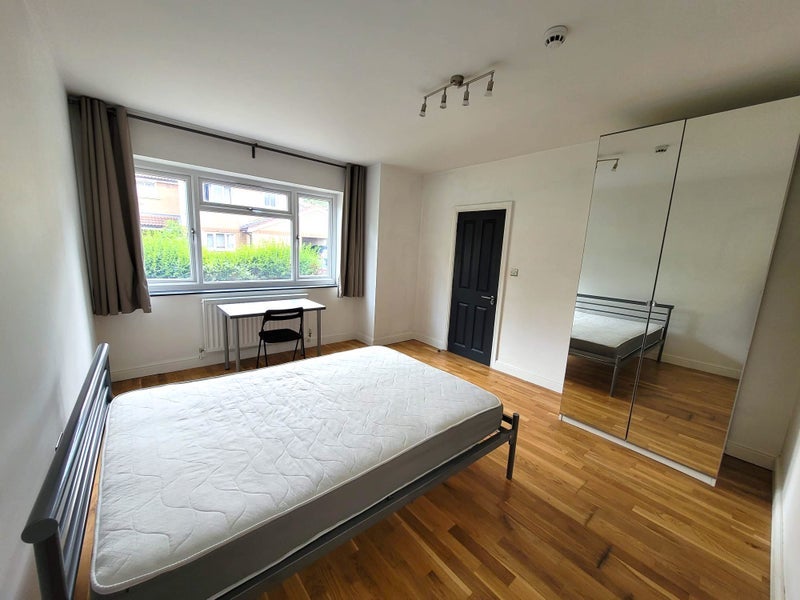 Room Milton Court Road in Greater London