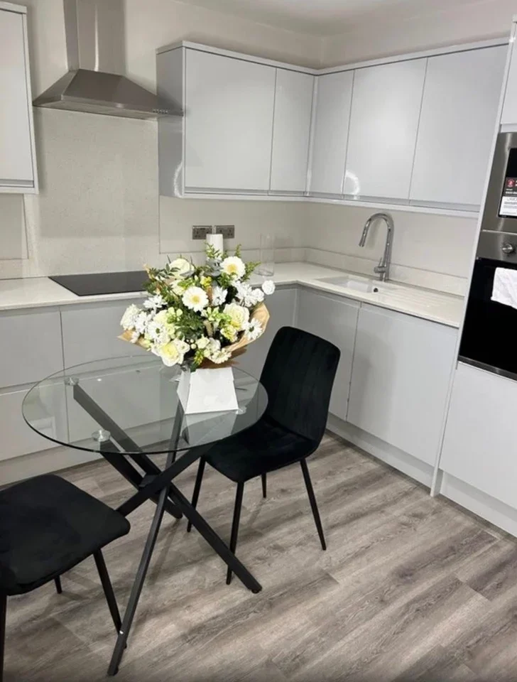 Room Thornbridge Road in Iver Heath