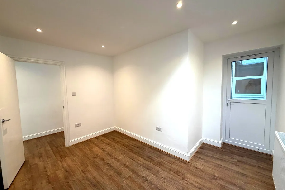 Flat Gambole Road in Greater London