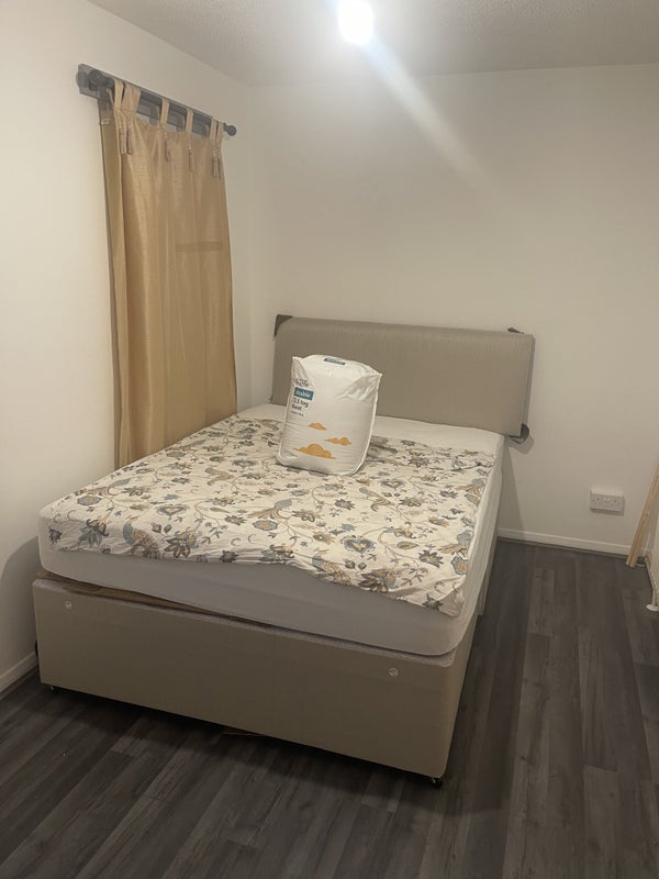 Room Durham Road in Basildon