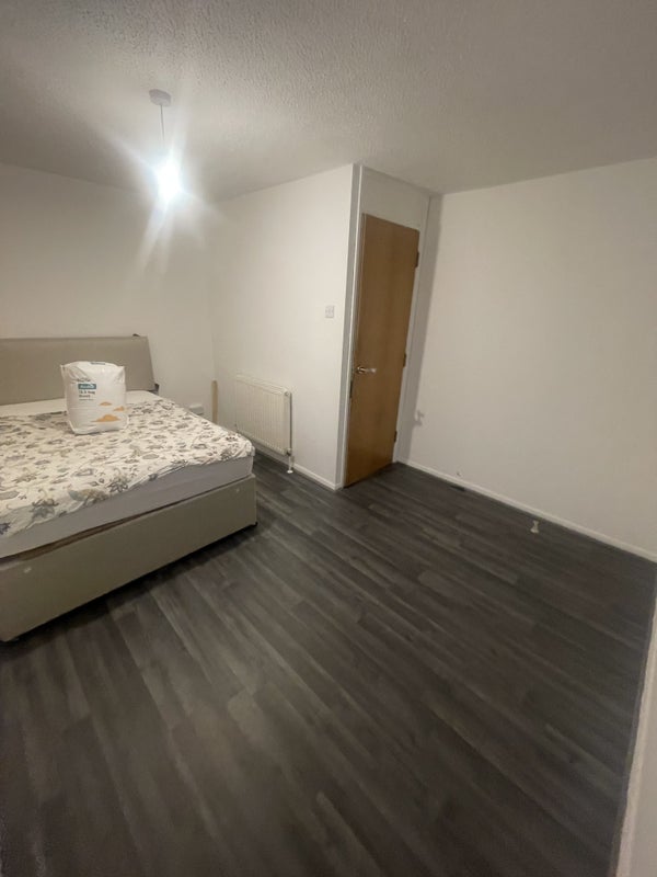 Room Durham Road in Basildon
