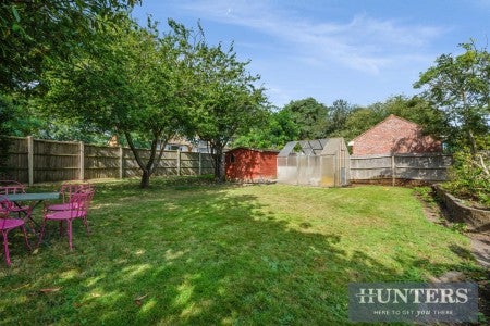 House Pine Tree Close in Greater London
