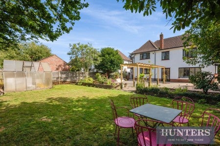 House Pine Tree Close in Greater London
