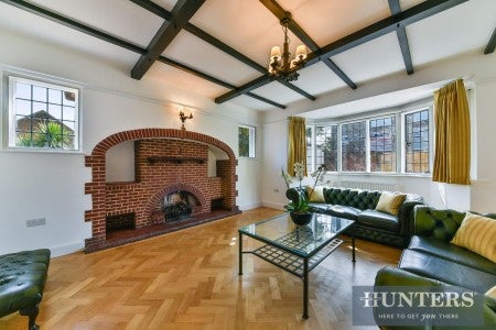 House Pine Tree Close in Greater London