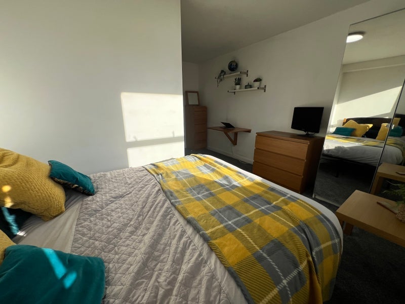 Room Saltwell Street in Greater London