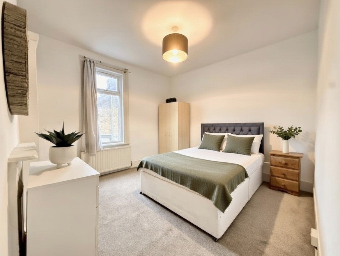 Room Northfield Avenue in Greater London