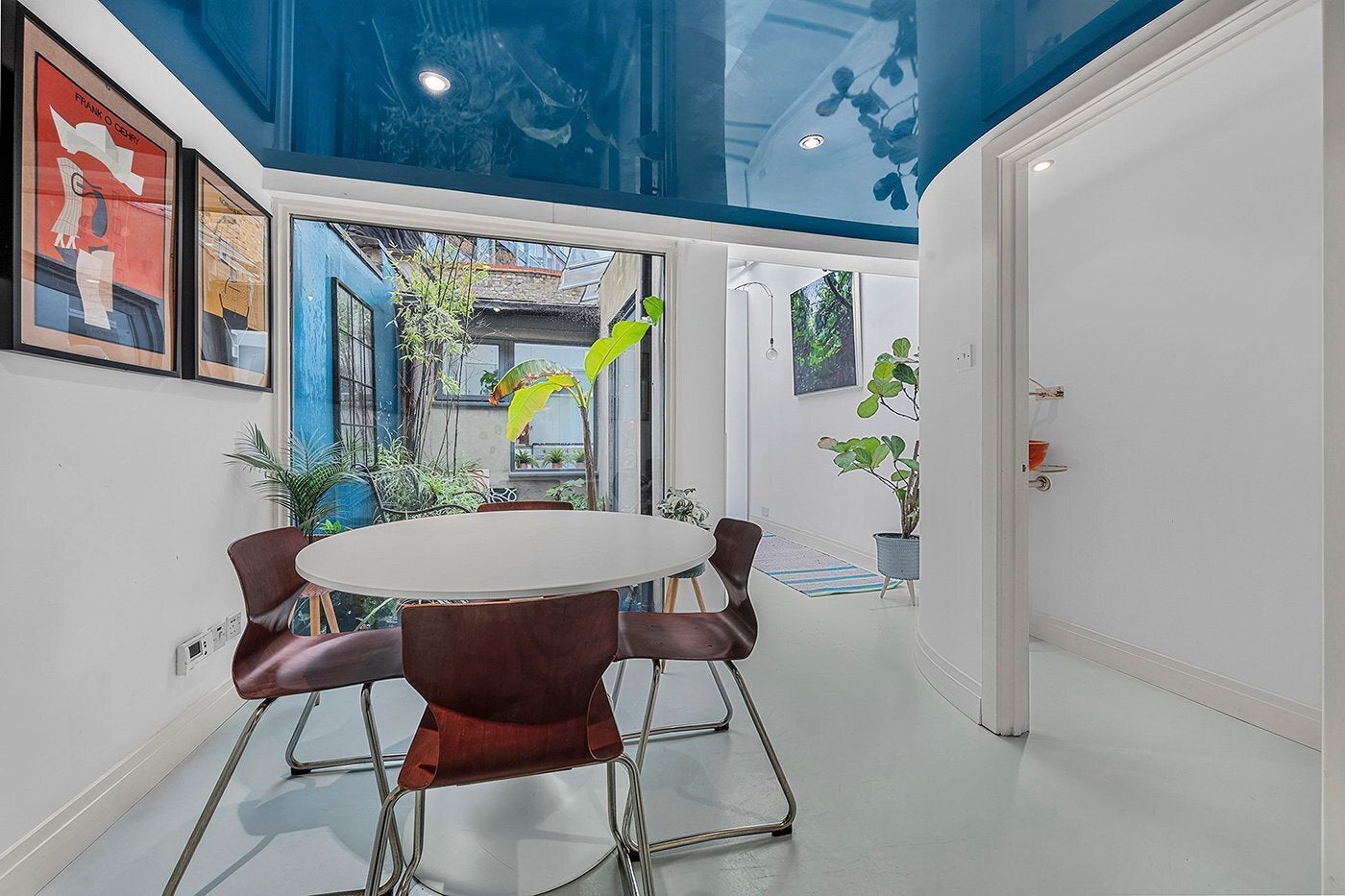 House Black Eagle Yard in Greater London