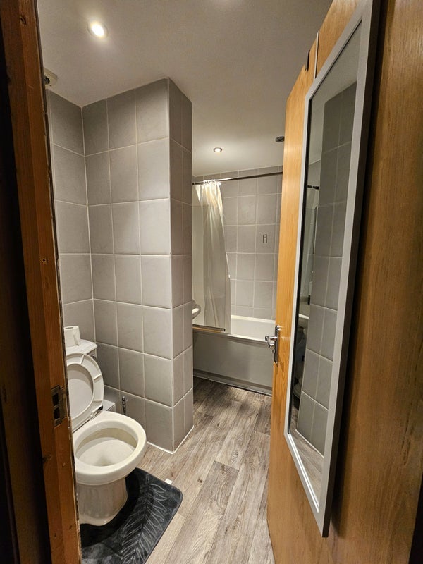 Room Albert Square in Greater London