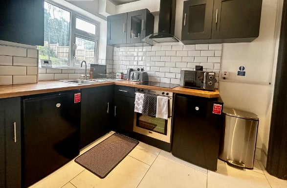 Room Links Road in Sandwell
