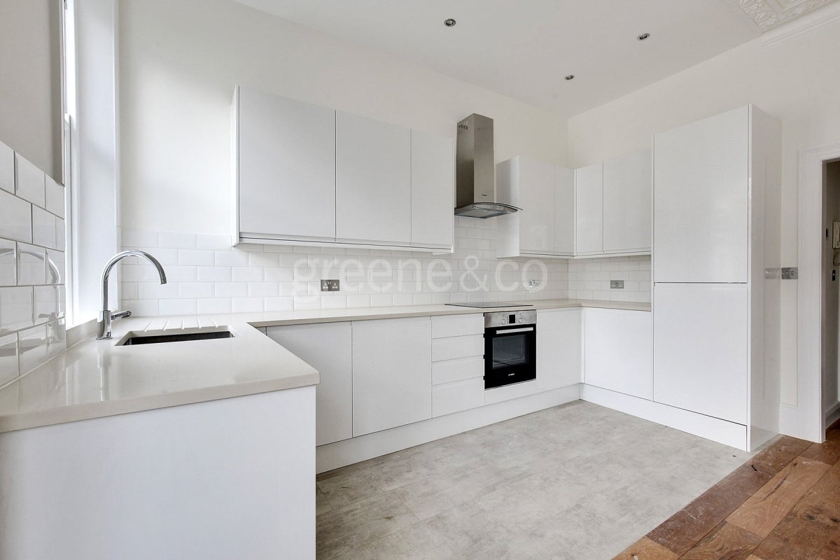 Flat Saltram Crescent in City of Westminster