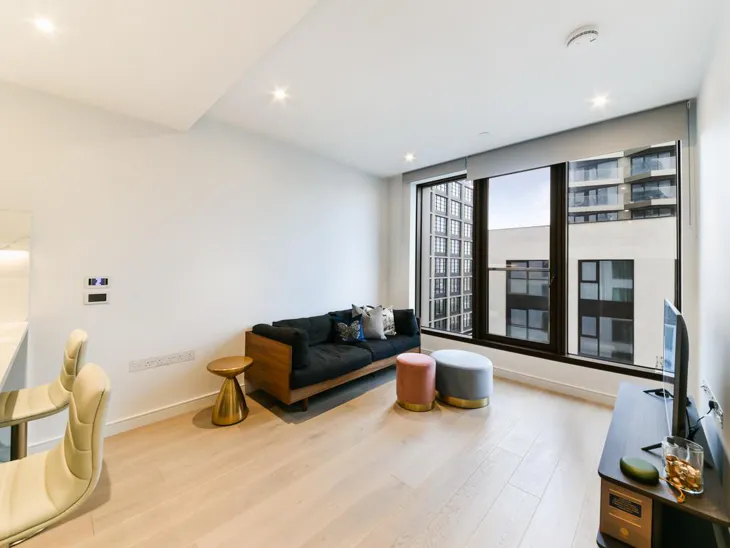 Flat Park Drive in Greater London