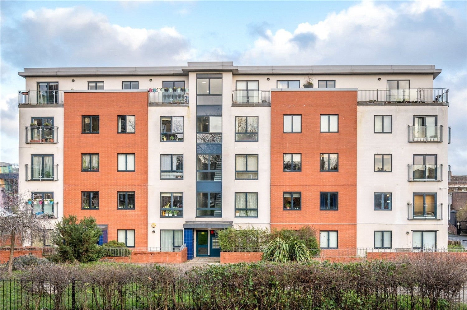 Flat Fairstead Walk in Greater London
