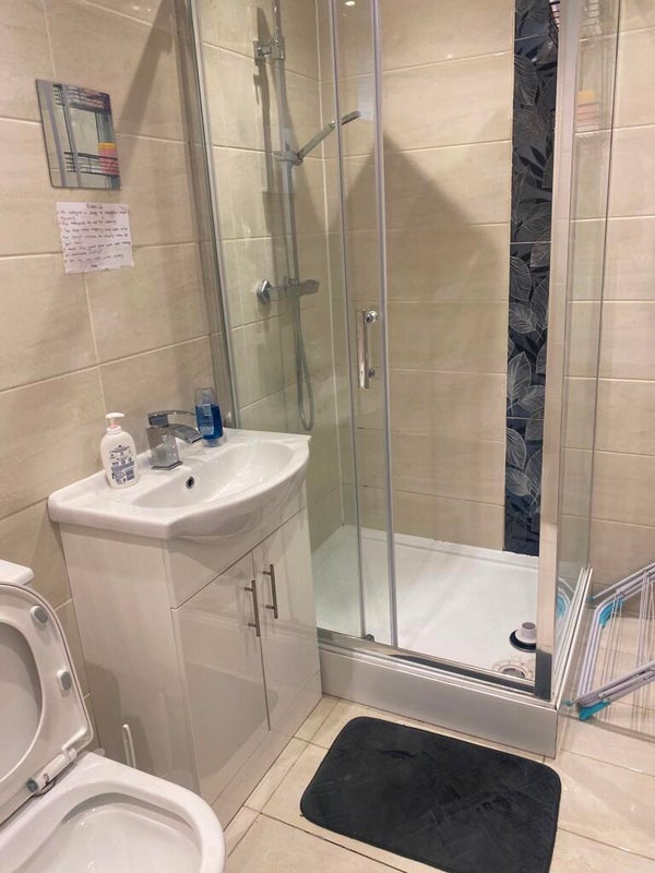 Room Harefield Road in Coventry