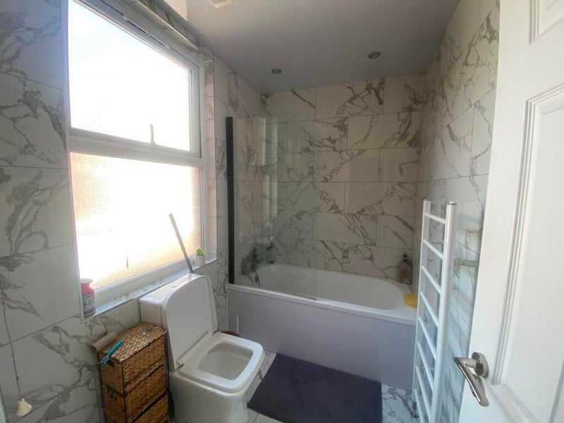 Room Harefield Road in Coventry