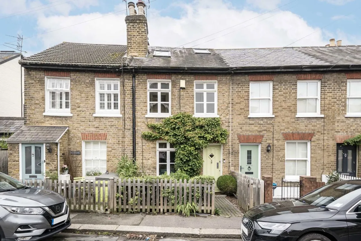House Field Lane in Greater London