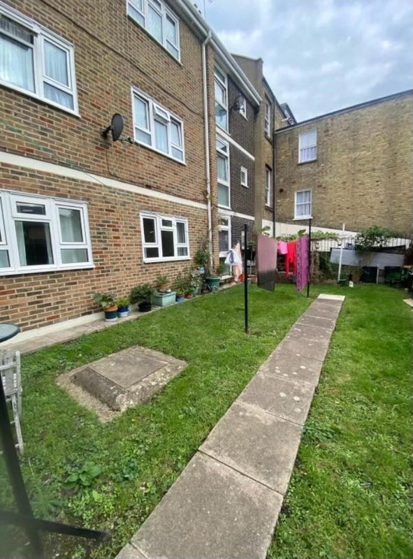 Room Macroom Road in City of Westminster