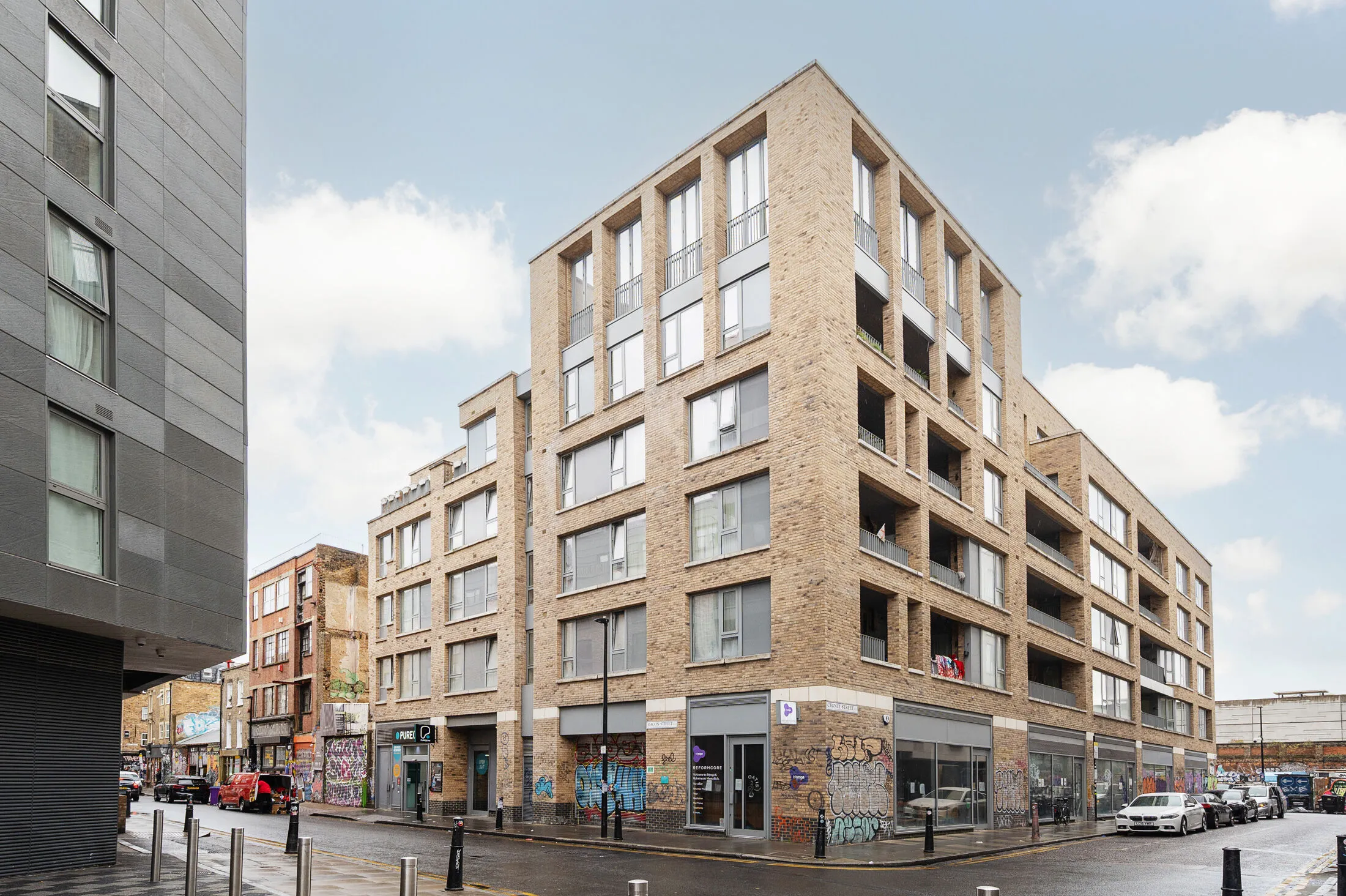 Flat Bacon Street in Greater London