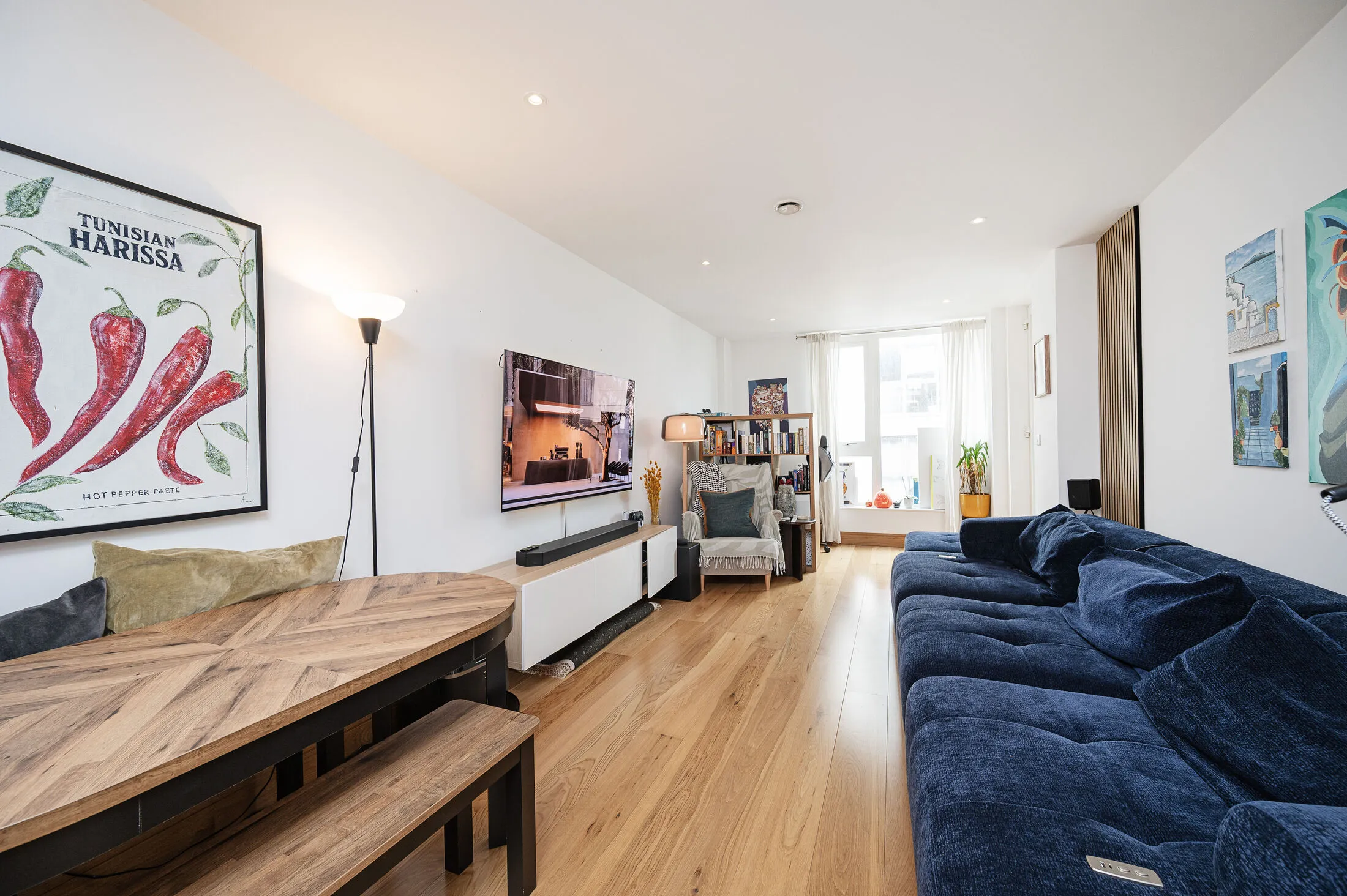 Flat Bacon Street in Greater London