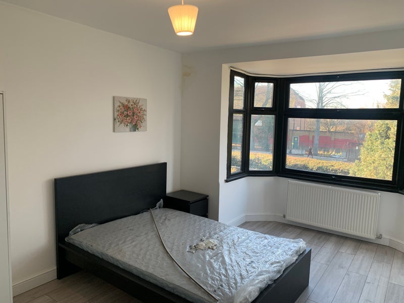 Room Great Cambridge Road in Greater London