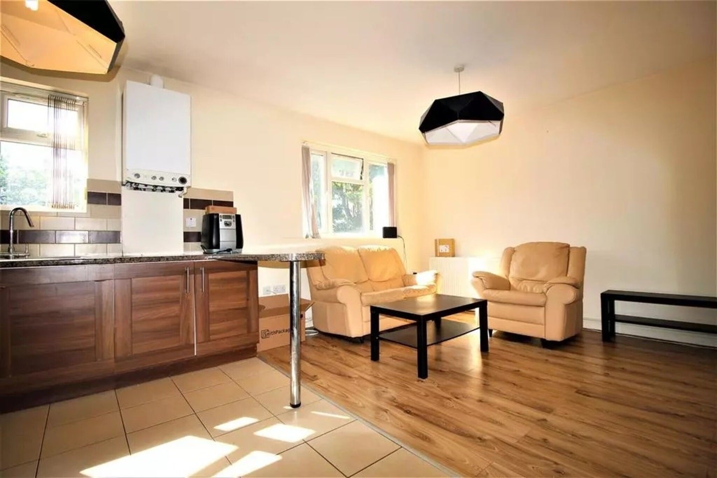 Flat Third Avenue in Greater London