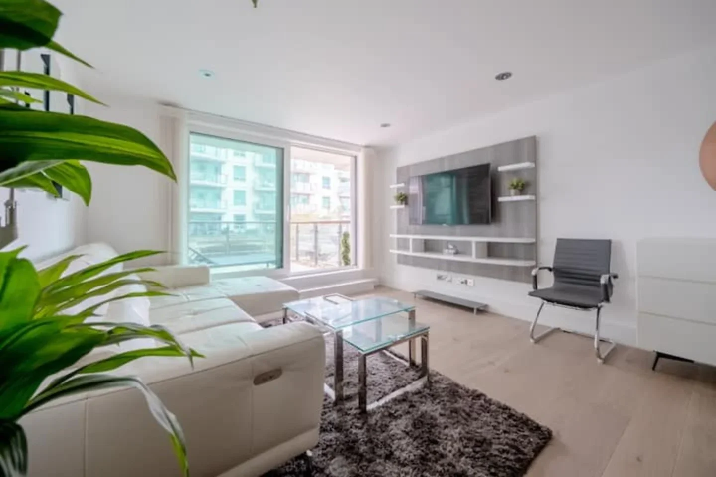 Flat Bridgefoot in Greater London