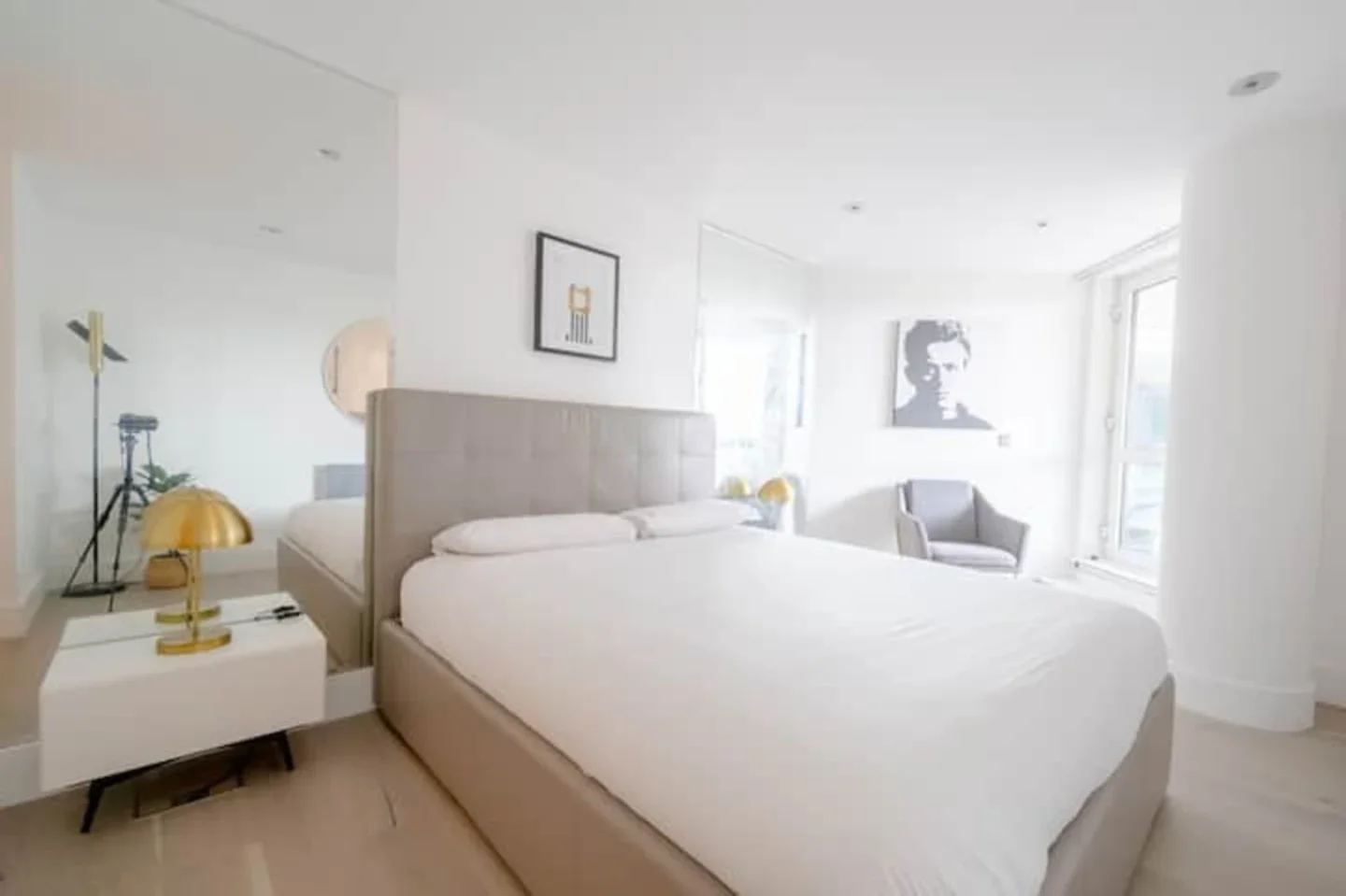 Flat Bridgefoot in Greater London