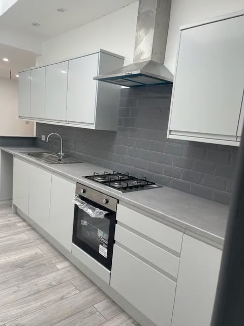 Flat Charteris Road in Greater London