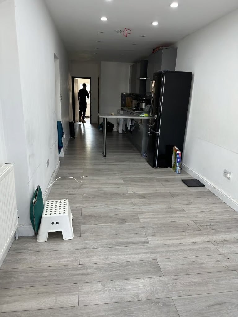 Flat Charteris Road in Greater London