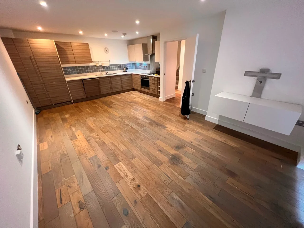 Flat Freda Street in Greater London
