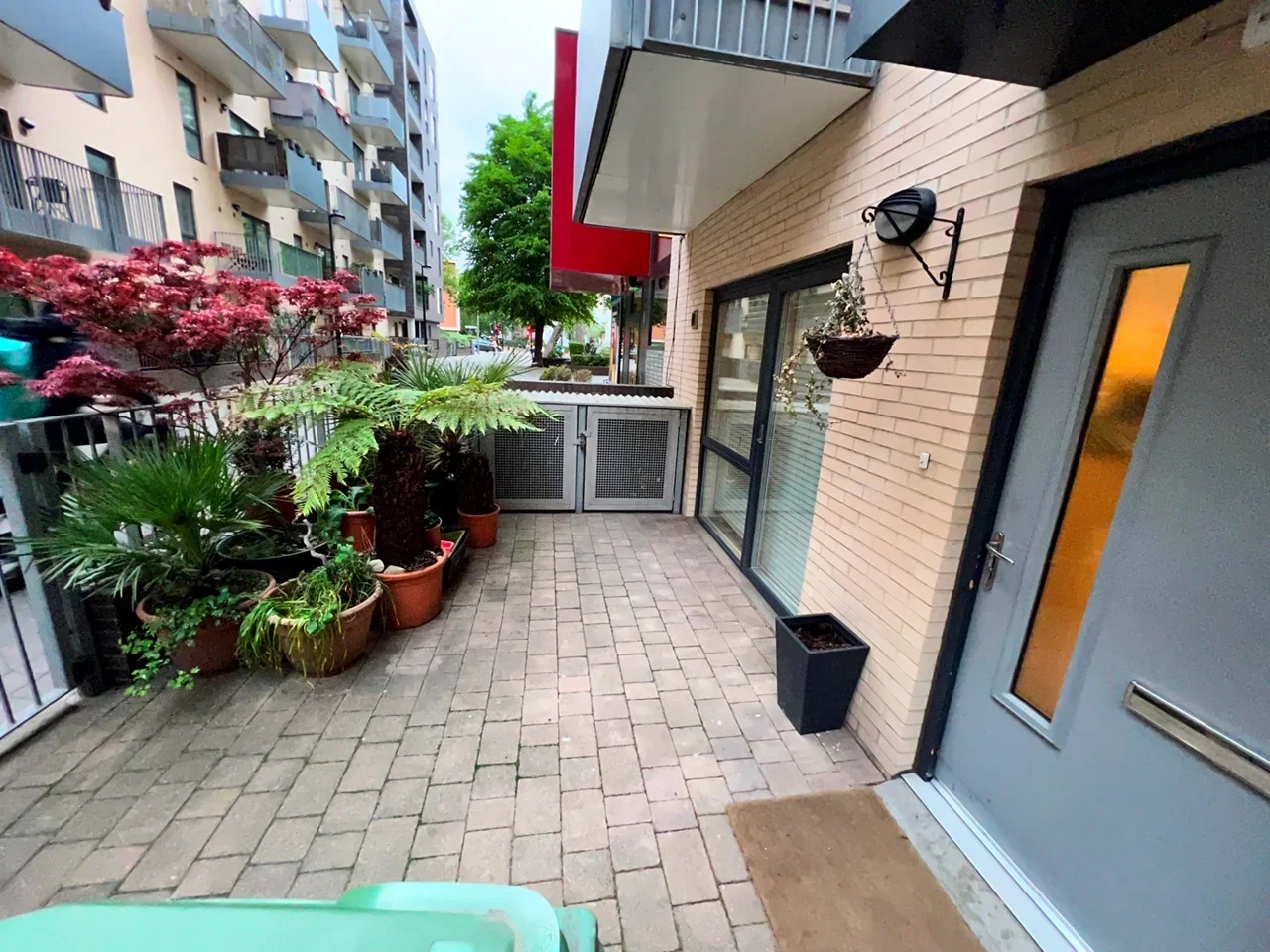 Flat Freda Street in Greater London