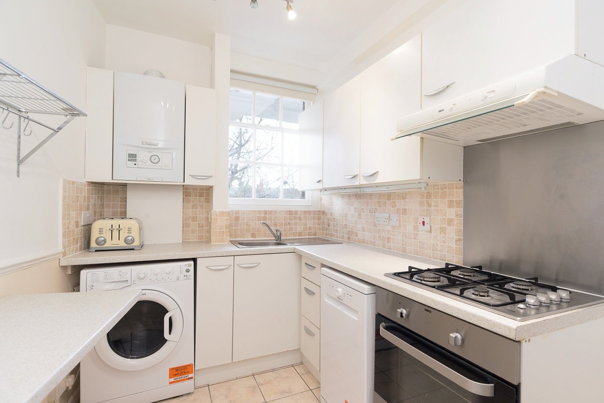 Flat Trefil Walk in Greater London