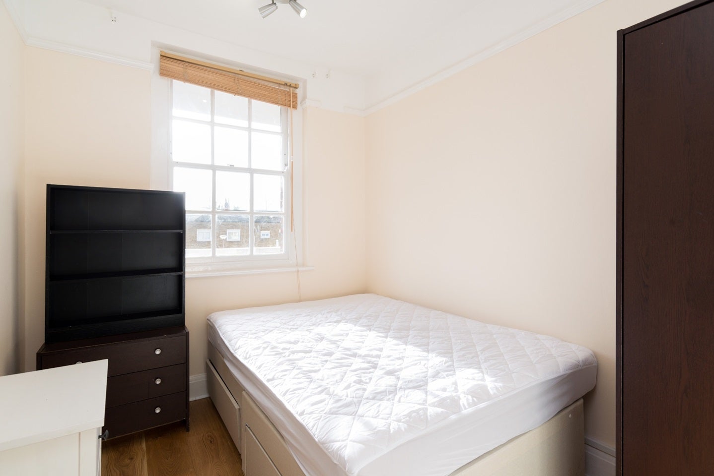 Flat Trefil Walk in Greater London