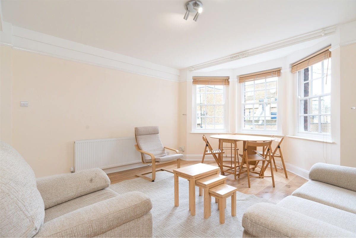 Flat Trefil Walk in Greater London