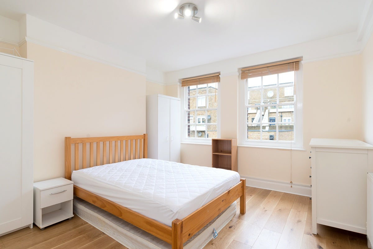 Flat Trefil Walk in Greater London