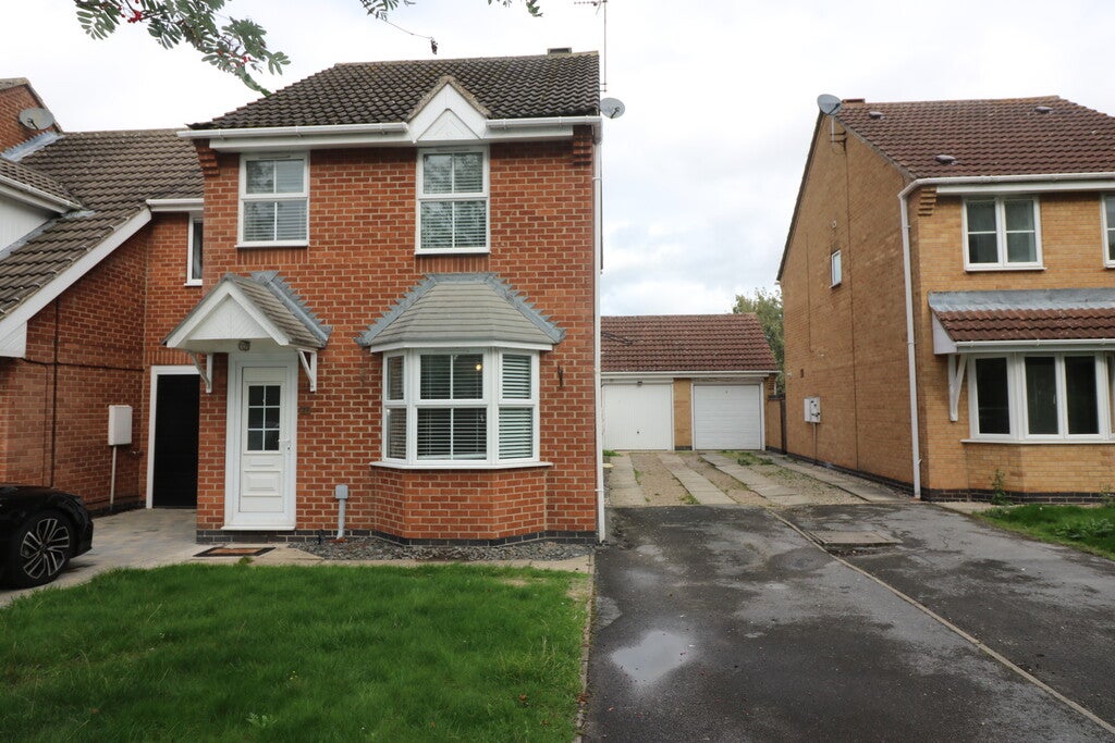 House St Marys Close in Elloughton