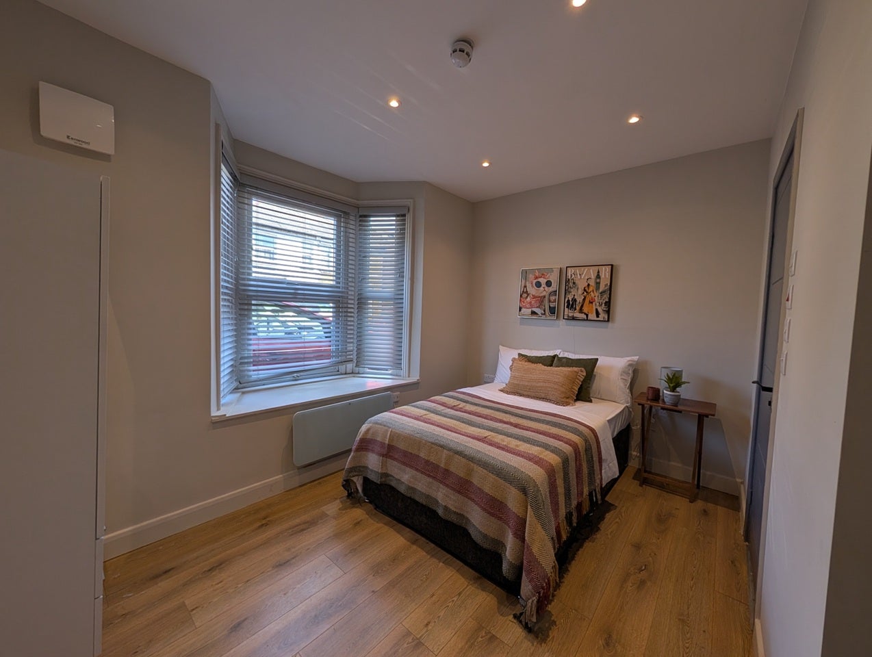 Flat Edgar Road in Greater London